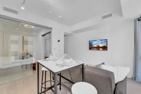 RentX|Yorkville 1-Bed Suite - WiFi/Pool/Gym - Image 2