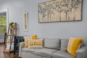 Downtown Charm, 3 Bdr, Near Rest and Bars - Image 5