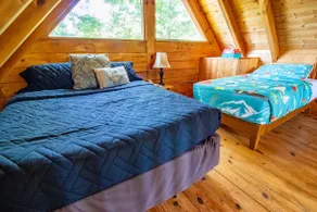 Log Cabin Retreat near Green River Lake Sleeps 5! - Image 4