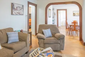 Large family home w dinning by Lindsey Wilson - Image 5