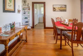 Large family home w dinning by Lindsey Wilson - Image 3