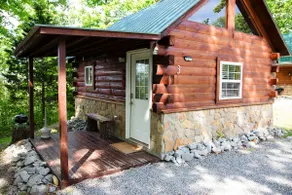 Cabin 3 Columbia Kentucky, Queen bed, Firepit - Image 2