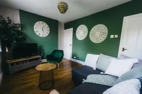 Stylish Central 3-BR Townhouse + Netflix - Image 4