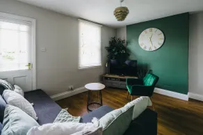 Stylish Central 3-BR Townhouse + Netflix - Image 5