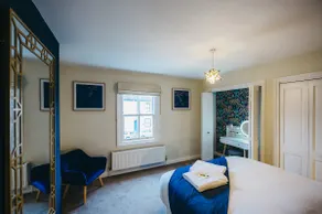Stylish Central 3-BR Townhouse + Netflix - Image 2