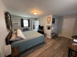 Belle Beam Room - Short Walk to Historic Downtown - Image 3