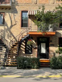 Luxury 3BR 2Bath Downtown + 2 Parking - Image 4