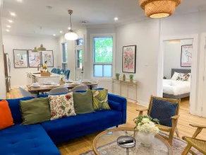 Luxury 3BR 2Bath Downtown + 2 Parking - Image 2