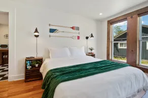 The Commercial Hotel - Image 2