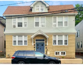 OoohLaLa! 2 Beds and 2 Full Baths w/Free Parking - Image 2