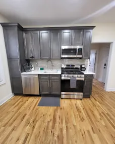 OoohLaLa! 2 Beds and 2 Full Baths w/Free Parking - Image 5