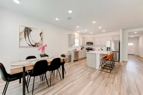 Spacious South Temple Home with 5 Bed - Image 3