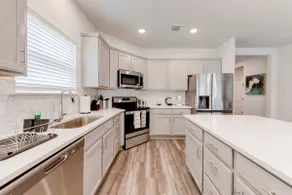 Spacious South Temple Home with 5 Bed - Image 4