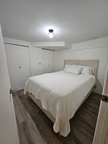 Cozy One Bedroom suite with den - Image 5