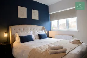 Casa Luxury Lincoln - Sleeps 7 - Parking - Image 5