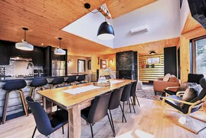 Skiers 23 – Les Chalets Alpins - Image 4