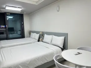 Gruzam_8 2 queen size beds (up to 4 people/amenities provided/Netflix) - Image 2