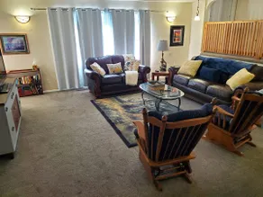 Upstairs 4 Bedroom Applegate Valley - Image 2