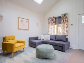 Brand New Cottage Near Burlington Park & Beaches - Image 3