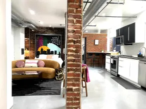 Downtown Underground Stylish Apt - Image 4