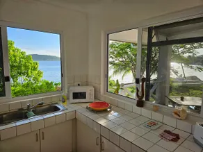 Lagoon-side house with 2 double bedrooms - Image 5