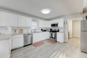 Amazing House*Super Clean*Spacious& Great Location - Image 3