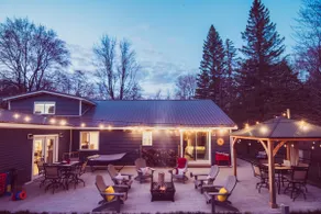 RIVER FRONT Pickleball & Bball Patio-Pets-2 houses - Image 4