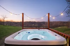Mins to NRG| Hot tub|Firepit| GameRm|Rolling hills - Image 2