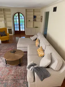 Rockford’s Historic Villa + CLOSE to city! - Image 2
