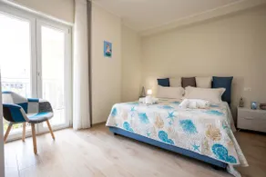 Modern apartment for 6 in the heart of Tropea - Image 2