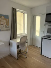 Studio, air conditioning, balcony, kitchenette, private bathroom, toilet - Image 4
