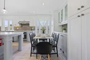 Luxury & Stylish 3BD | Chefs Kitchen & Cozy - Image 5