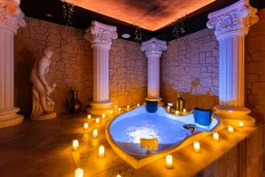 La Suite de Vénus Love Room Hot Tub Secret Room - Image 2