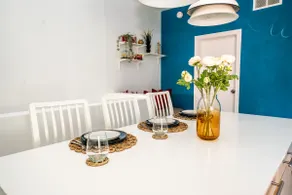 Cozy & Stylish Gem: 5* Location, Parking, Pets OK! - Image 3
