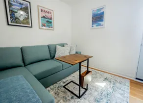 Cozy & Stylish Gem: 5* Location, Parking, Pets OK! - Image 2