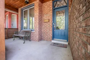 Cozy & Stylish Gem: 5* Location, Parking, Pets OK! - Image 5