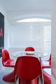 Renovated designer apartment in the 4 Towers - Image 4