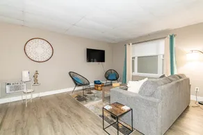 Welcome to the Break Wall Suite! - Image 3