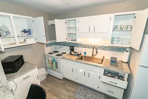 Welcome to the Break Wall Suite! - Image 5