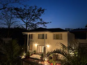 Bella Casa, 3BR Villa Mountain Views & PVT Lawn - Image 3