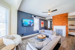 Huge Open Concept 2BR by Walnut - Image 4