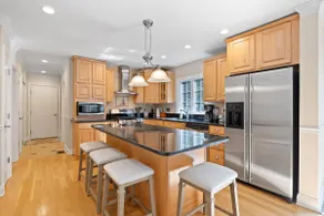 Cape Cod Retreat:5 Mins to Ferry, Beach & Downtown - Image 5