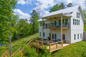 Lakeview Oasis! BBQ |Kayaks | Deck| Dock| King bed - Image 3