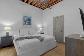 Brick & Bed - 5-Star River View Loft - Image 4