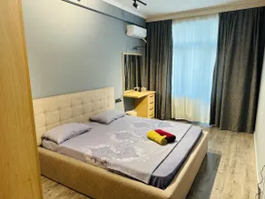 Black Crystal Modern 1BR Apartment - Image 2