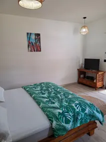 Bungalow Here - Image 5