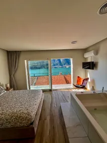 Villa Giulietta lake view Jacuzzi Spa 108 - Image 3