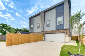 Luxury Private Townhome • Sleeps 11 • Central - Image 5