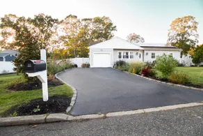 Exceptional & Central, Garden Suite, Top Amenities & Care! - Image 2
