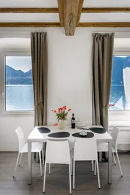 Belvedere237«B» Luxury Lakeview Apt, 1st line, a/c - Image 3